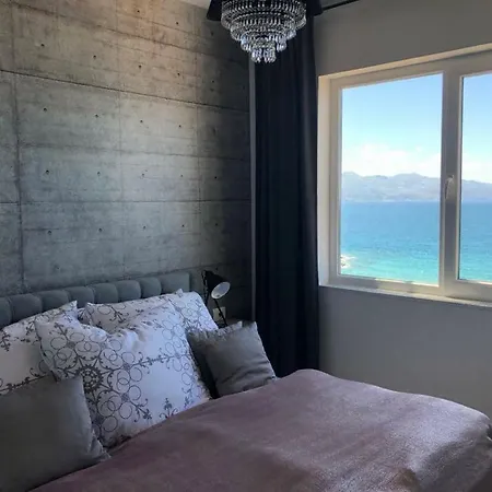 Luxury Apartment *